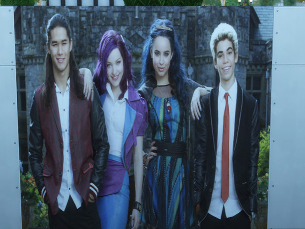 Sims 4 — Disney Wall 4 by Stanasims — Wall based on Disney movie Descendants. created by stanasims i hope you like it