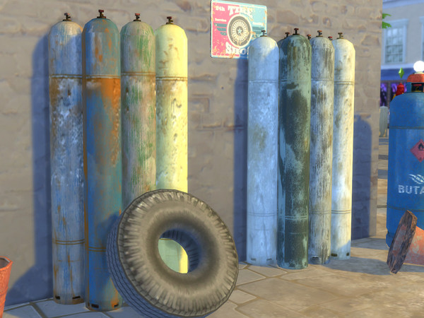 Sims 4 — Tall Gas Cylinders by Cyclonesue — A group of tall gas cylinders in two colour options - both utterly horrible!